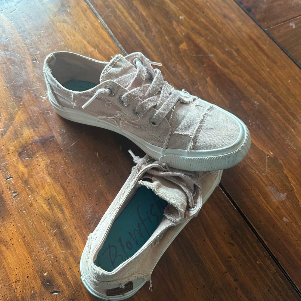 Blowfish Beige Canvas Lace-Up Shoes